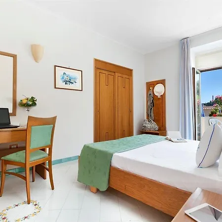 Piccolo Paradiso Otel 3*