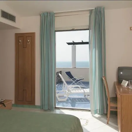 Piccolo Paradiso 3* マッサ・ルブレンセ