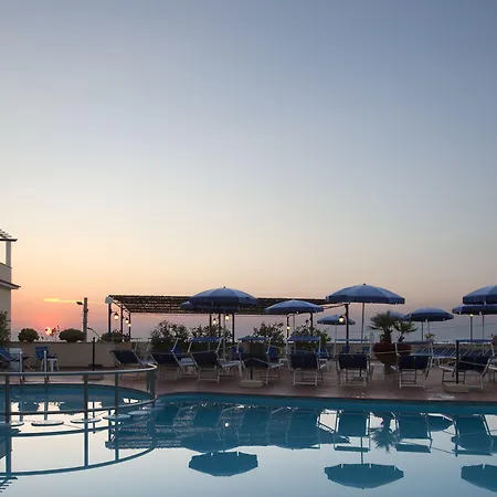 Piccolo Paradiso 3* マッサ・ルブレンセ