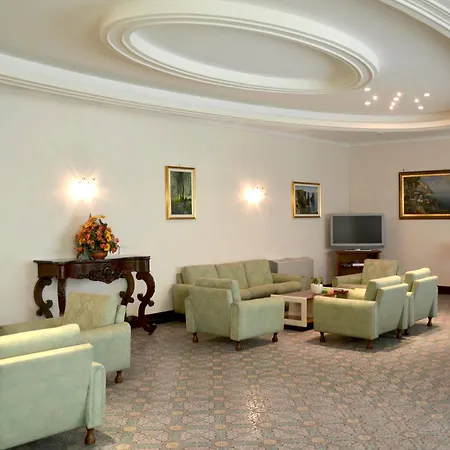 Piccolo Paradiso マッサ・ルブレンセ